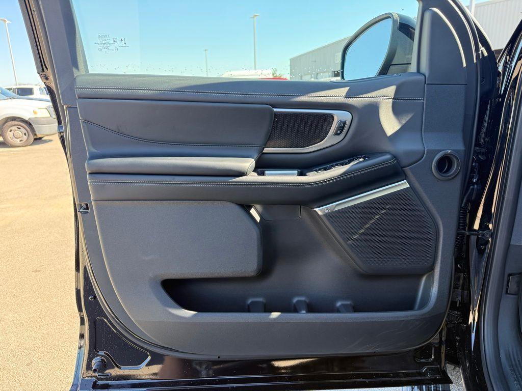 new 2025 Ford Expedition car, priced at $80,279