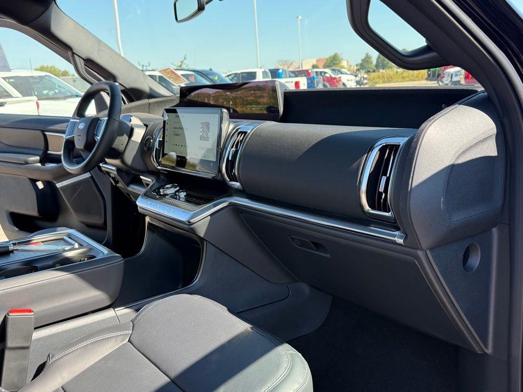 new 2025 Ford Expedition car, priced at $80,279