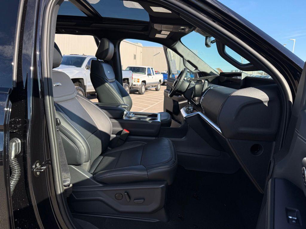 new 2025 Ford Expedition car, priced at $80,848