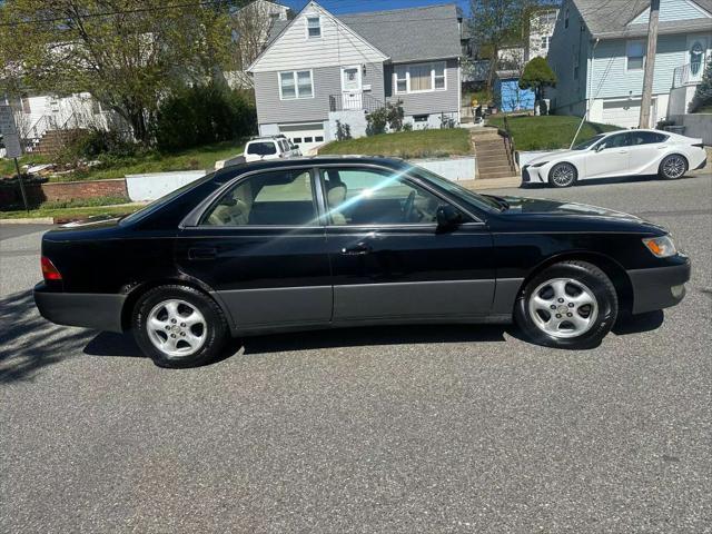 used 1998 Lexus ES 300 car, priced at $2,995