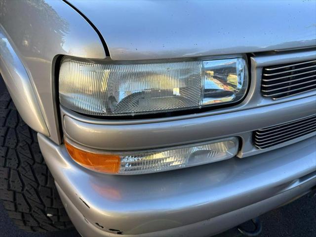 used 2004 Chevrolet Suburban car, priced at $5,900