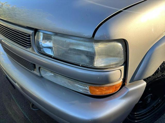 used 2004 Chevrolet Suburban car, priced at $5,900