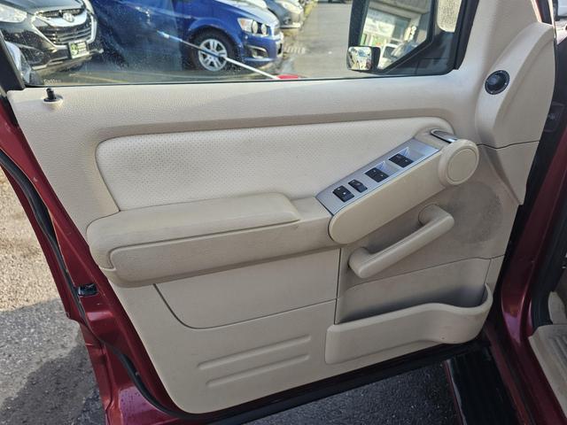 used 2006 Mercury Mountaineer car, priced at $3,900