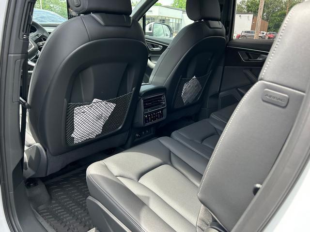 new 2025 Audi Q7 car, priced at $74,810