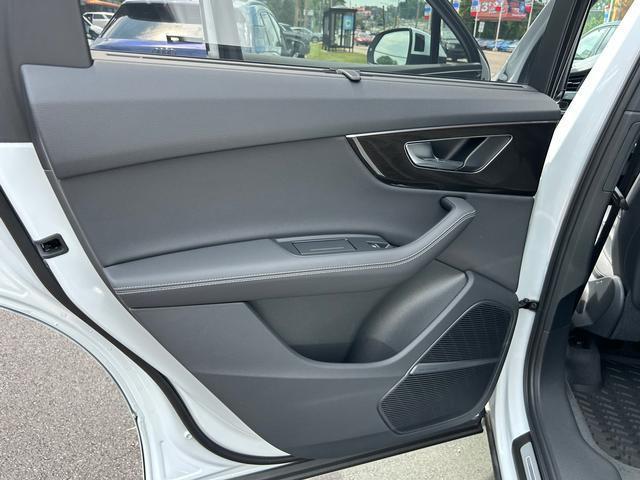 new 2025 Audi Q7 car, priced at $74,810