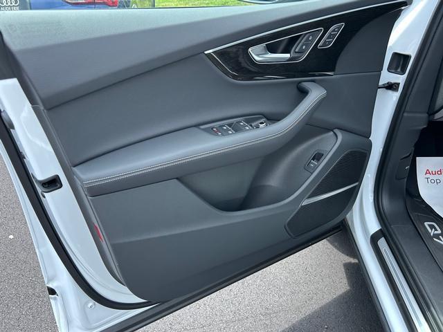 new 2025 Audi Q7 car, priced at $74,810