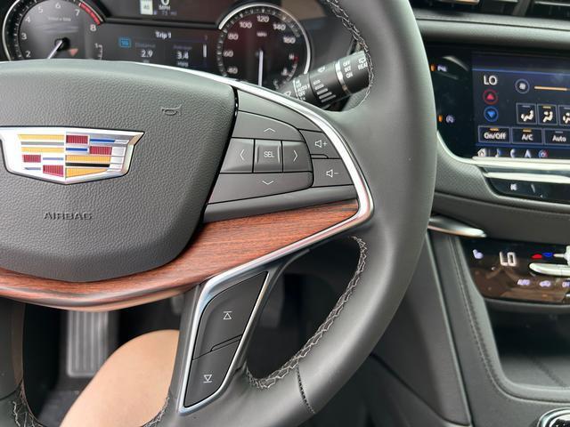 new 2025 Cadillac XT5 car, priced at $58,015
