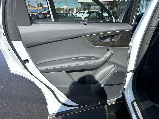 new 2026 Audi Q7 car, priced at $78,445