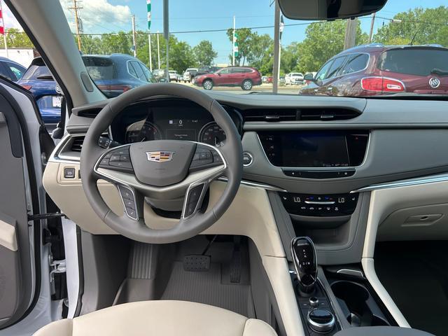 new 2025 Cadillac XT5 car, priced at $57,285