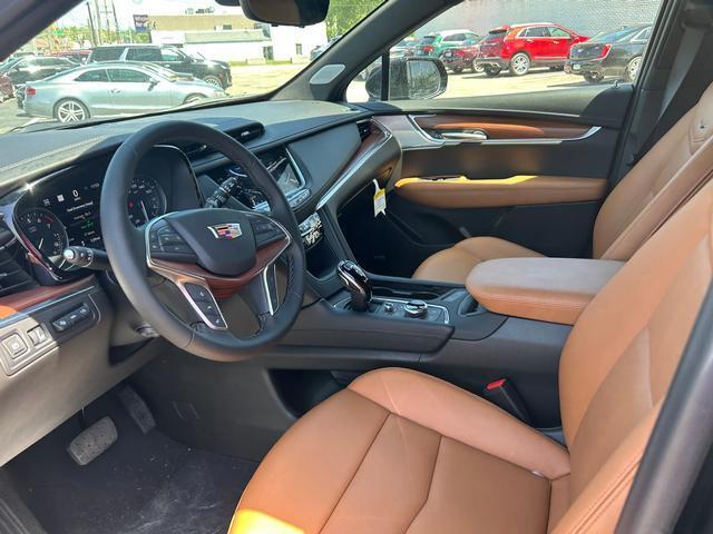 new 2025 Cadillac XT5 car, priced at $58,090