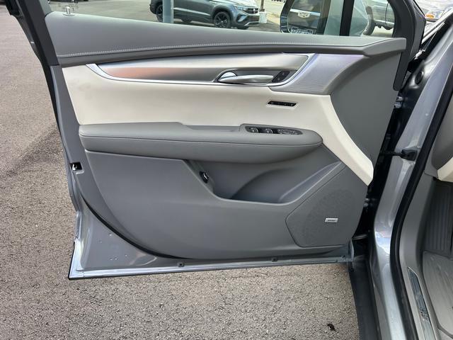 new 2025 Cadillac XT5 car, priced at $54,465