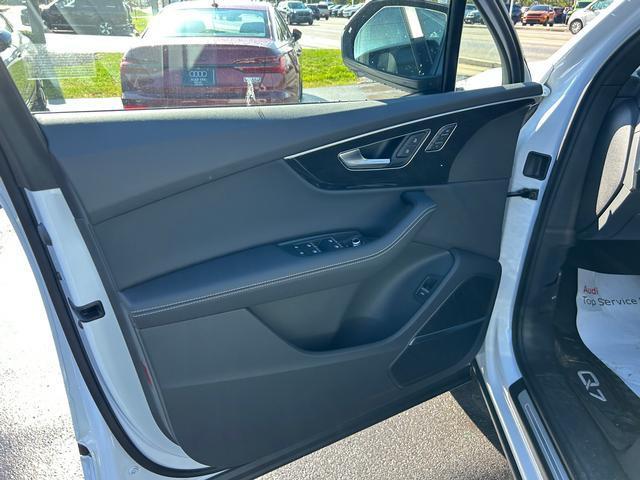 new 2026 Audi Q7 car, priced at $78,445