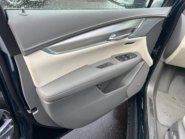 new 2025 Cadillac XT5 car, priced at $55,090