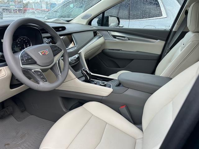 new 2025 Cadillac XT5 car, priced at $55,090
