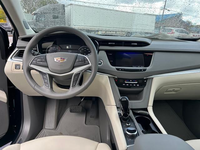 new 2025 Cadillac XT5 car, priced at $55,090