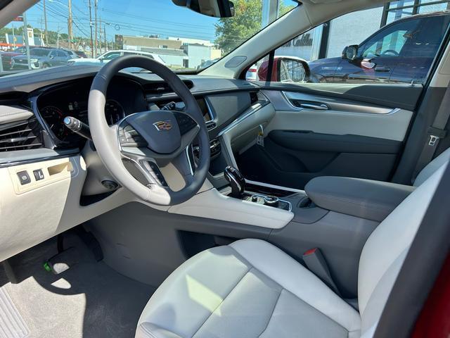 new 2025 Cadillac XT5 car, priced at $55,690