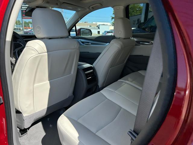 new 2025 Cadillac XT5 car, priced at $55,690