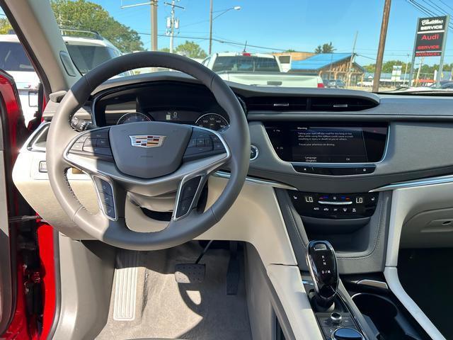 new 2025 Cadillac XT5 car, priced at $55,690