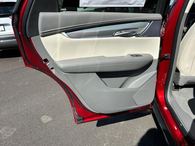 new 2025 Cadillac XT5 car, priced at $55,690
