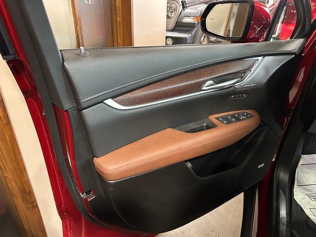 new 2025 Cadillac XT5 car, priced at $67,030