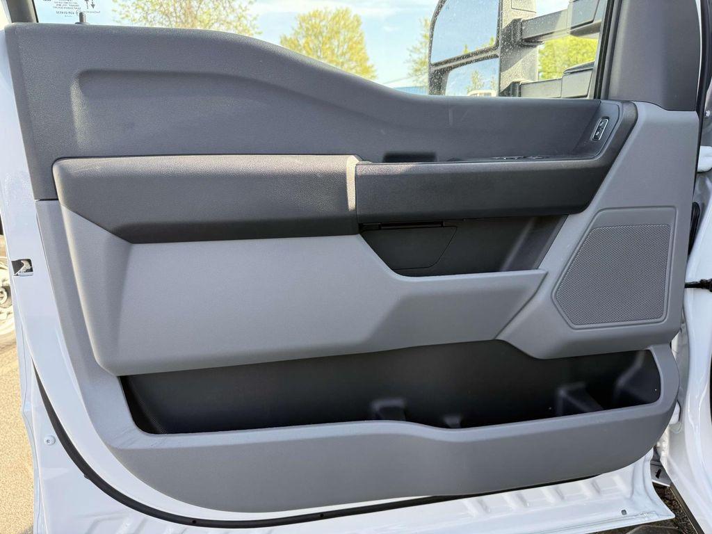 new 2025 Ford F-250 car, priced at $62,890