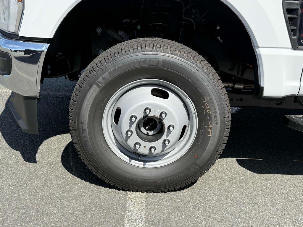 new 2025 Ford F-350 car, priced at $77,962