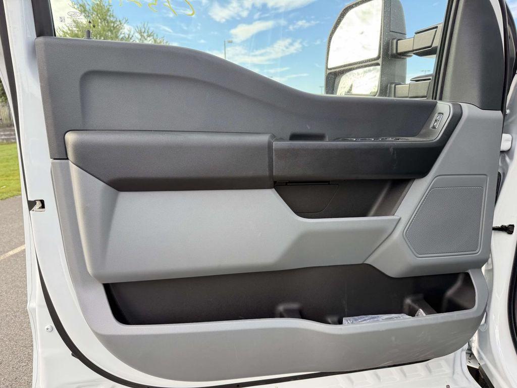 new 2025 Ford F-450 car, priced at $90,665