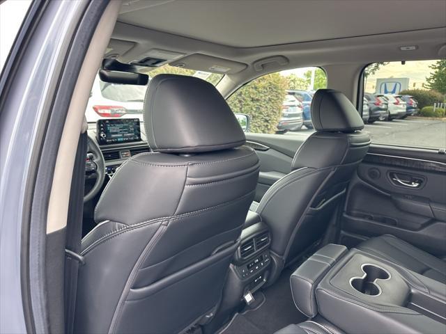 new 2025 Honda Pilot car, priced at $50,720