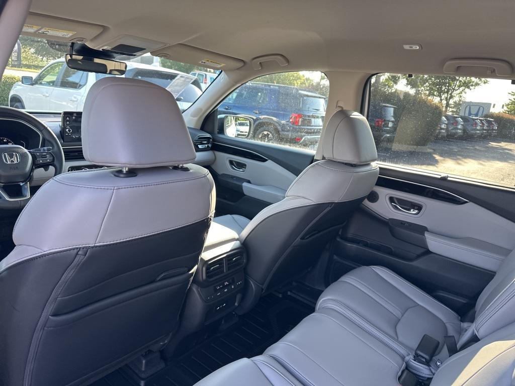 new 2025 Honda Pilot car, priced at $44,766