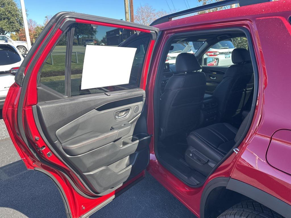 new 2025 Honda Pilot car, priced at $48,375