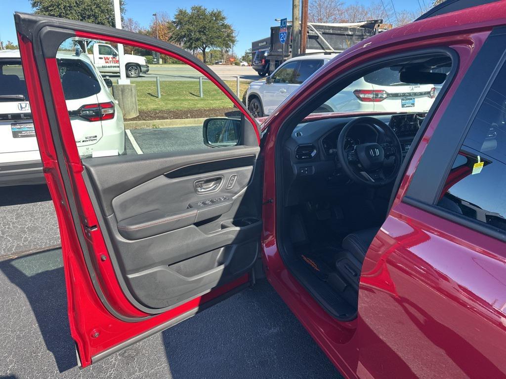 new 2025 Honda Pilot car, priced at $48,375