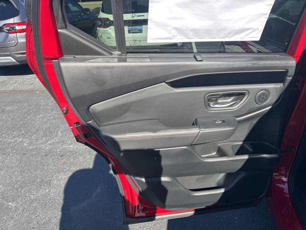 new 2025 Honda Pilot car, priced at $48,375