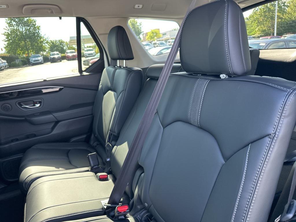 new 2025 Honda Pilot car, priced at $45,835