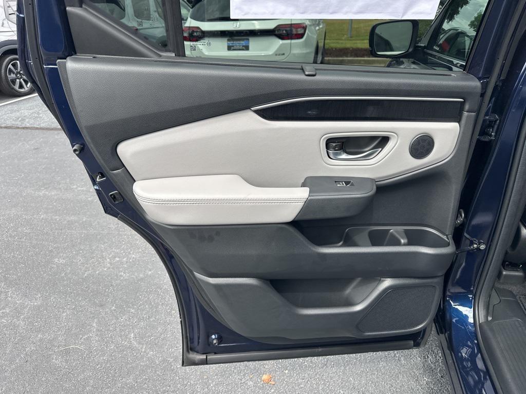 new 2025 Honda Pilot car, priced at $50,338