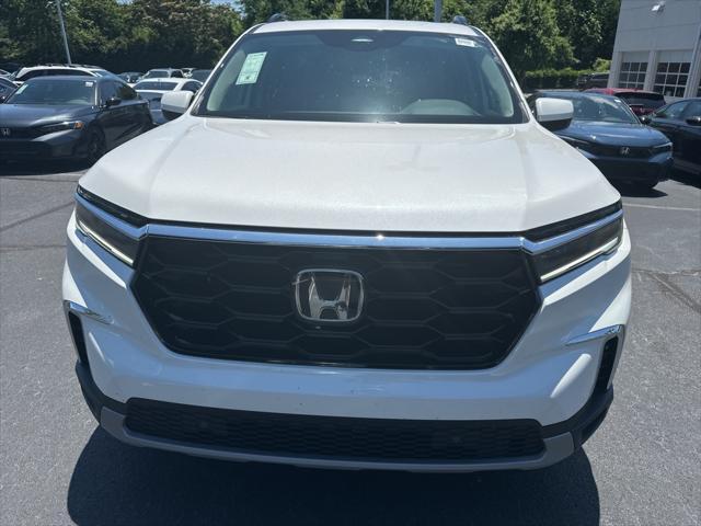 new 2025 Honda Pilot car, priced at $49,405