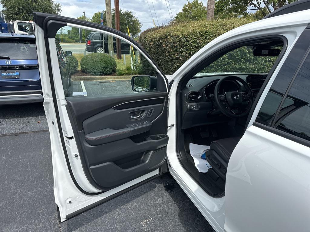new 2025 Honda Pilot car, priced at $52,142
