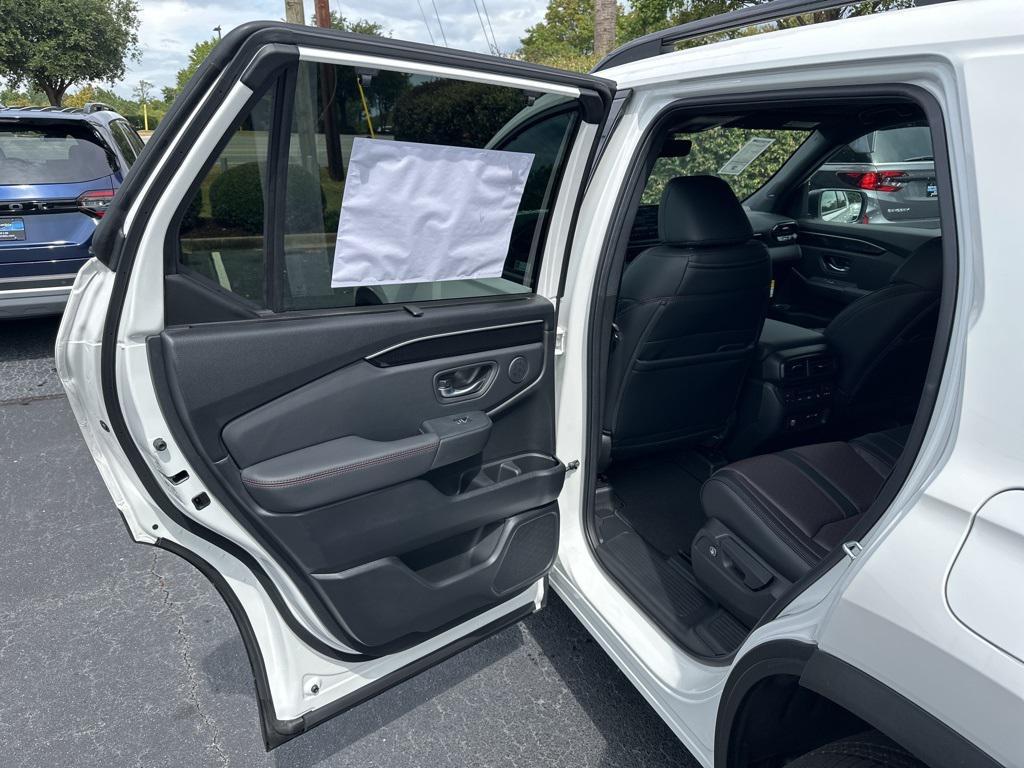 new 2025 Honda Pilot car, priced at $52,142