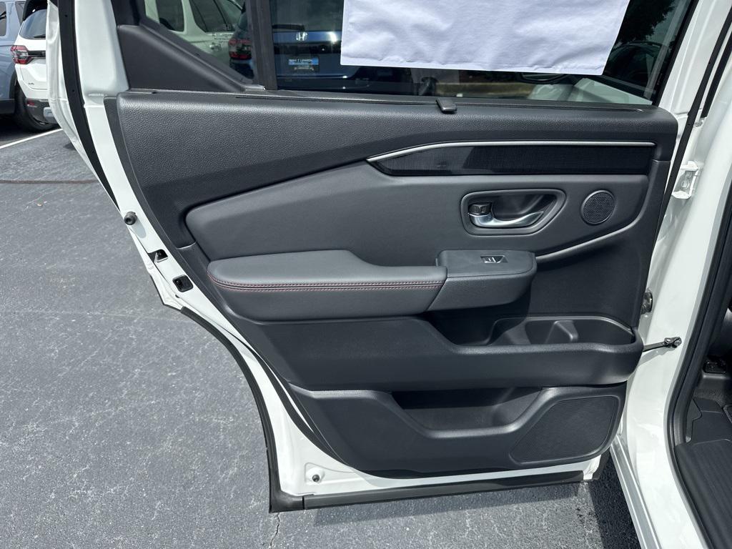 new 2025 Honda Pilot car, priced at $52,142