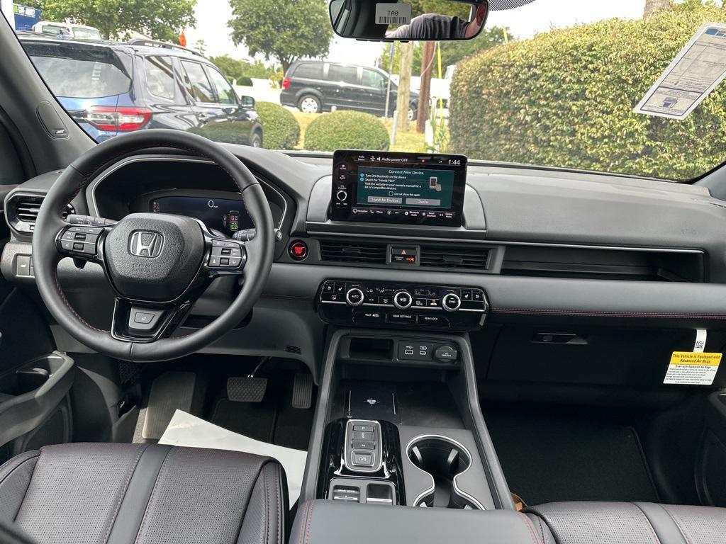 new 2025 Honda Pilot car, priced at $52,142