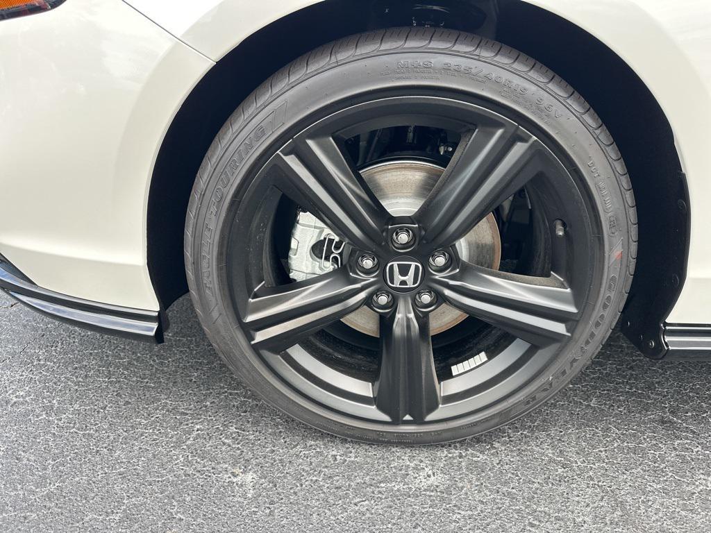 new 2025 Honda Accord Hybrid car, priced at $35,233