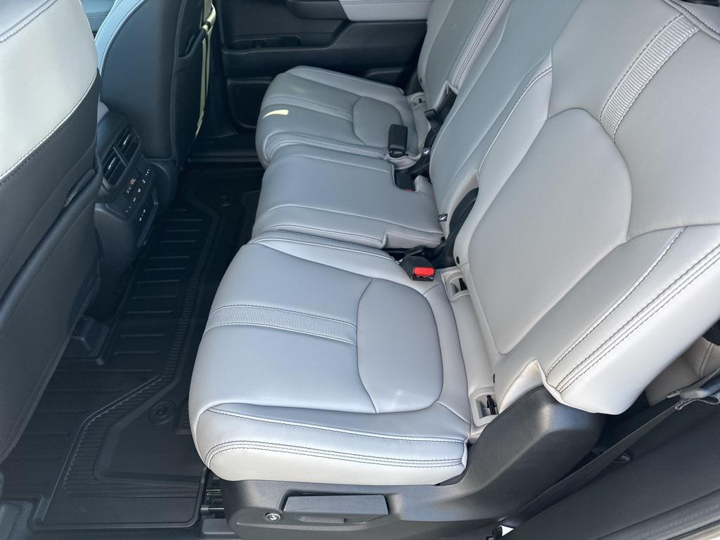 new 2025 Honda Pilot car, priced at $44,931