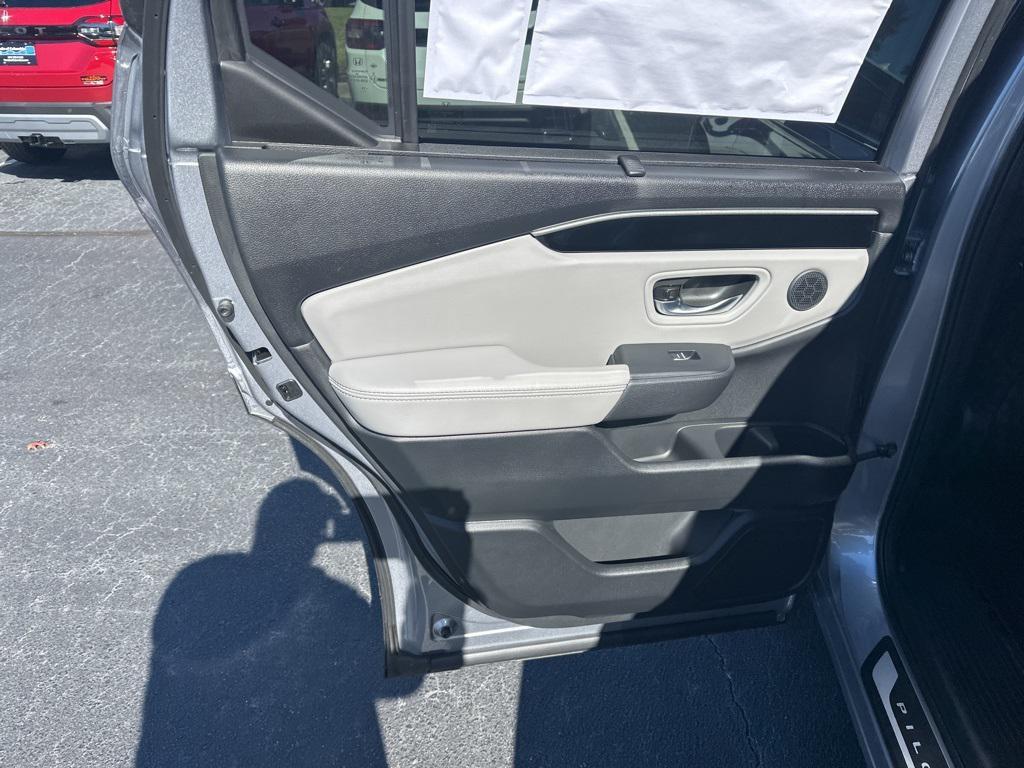 new 2025 Honda Pilot car, priced at $44,931