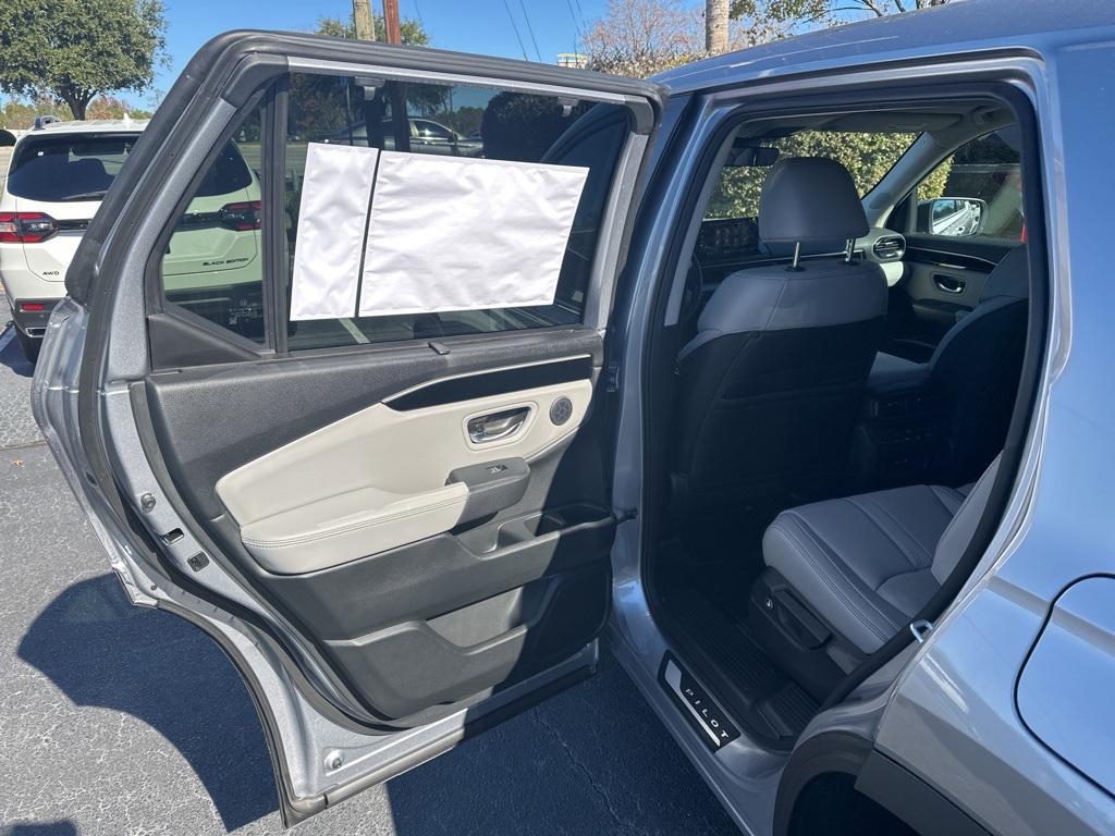 new 2025 Honda Pilot car, priced at $44,931