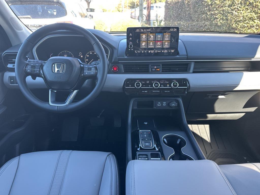 new 2025 Honda Pilot car, priced at $44,931