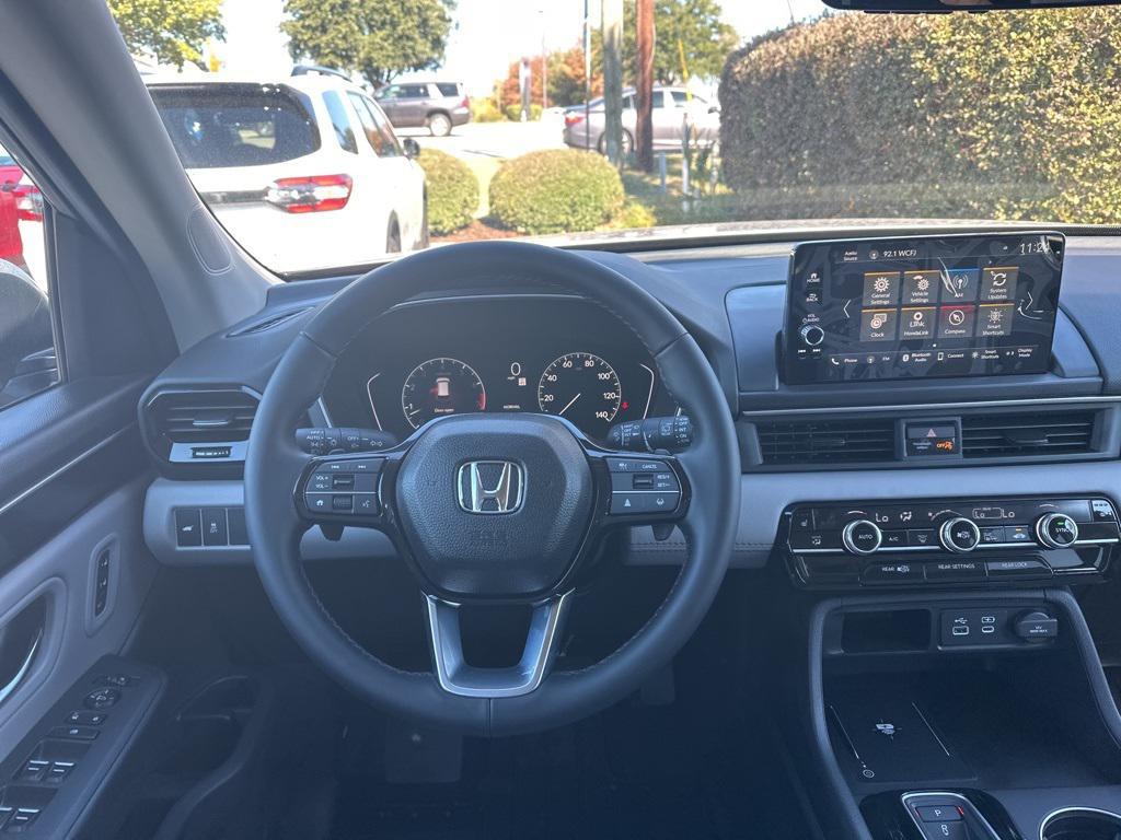 new 2025 Honda Pilot car, priced at $44,931
