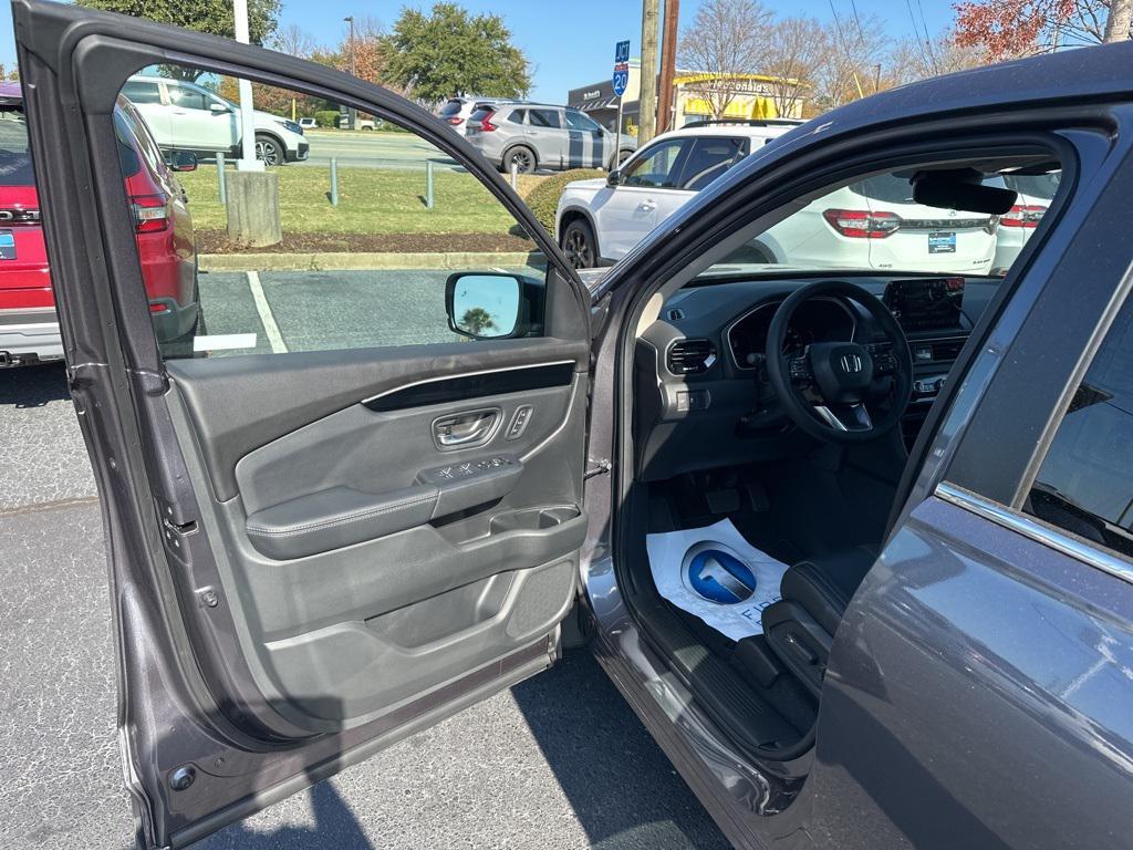 new 2025 Honda Pilot car, priced at $42,414