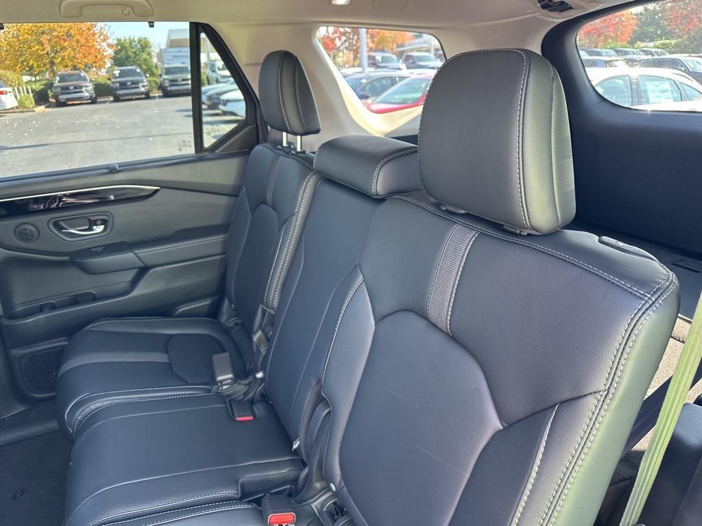new 2025 Honda Pilot car, priced at $42,414