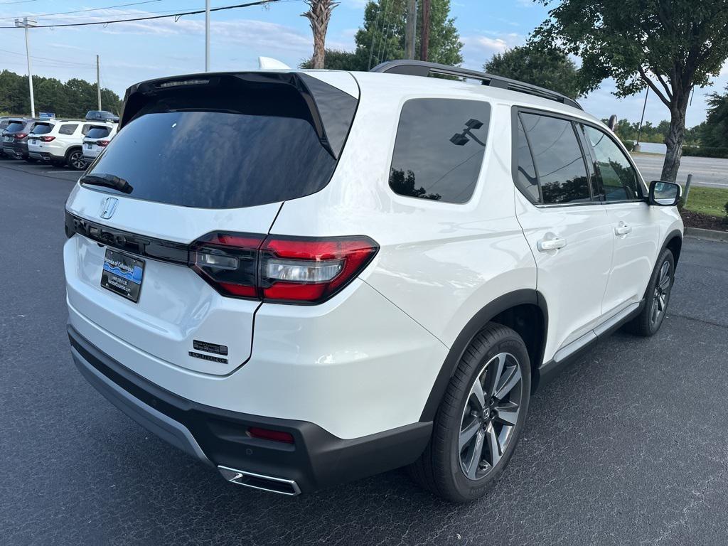 new 2025 Honda Pilot car, priced at $45,880