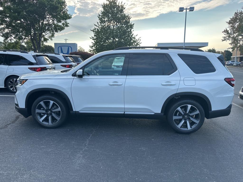 new 2025 Honda Pilot car, priced at $45,880