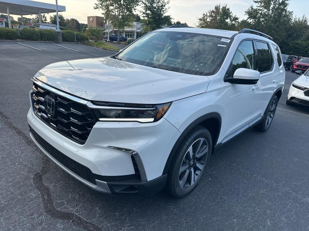new 2025 Honda Pilot car, priced at $45,880